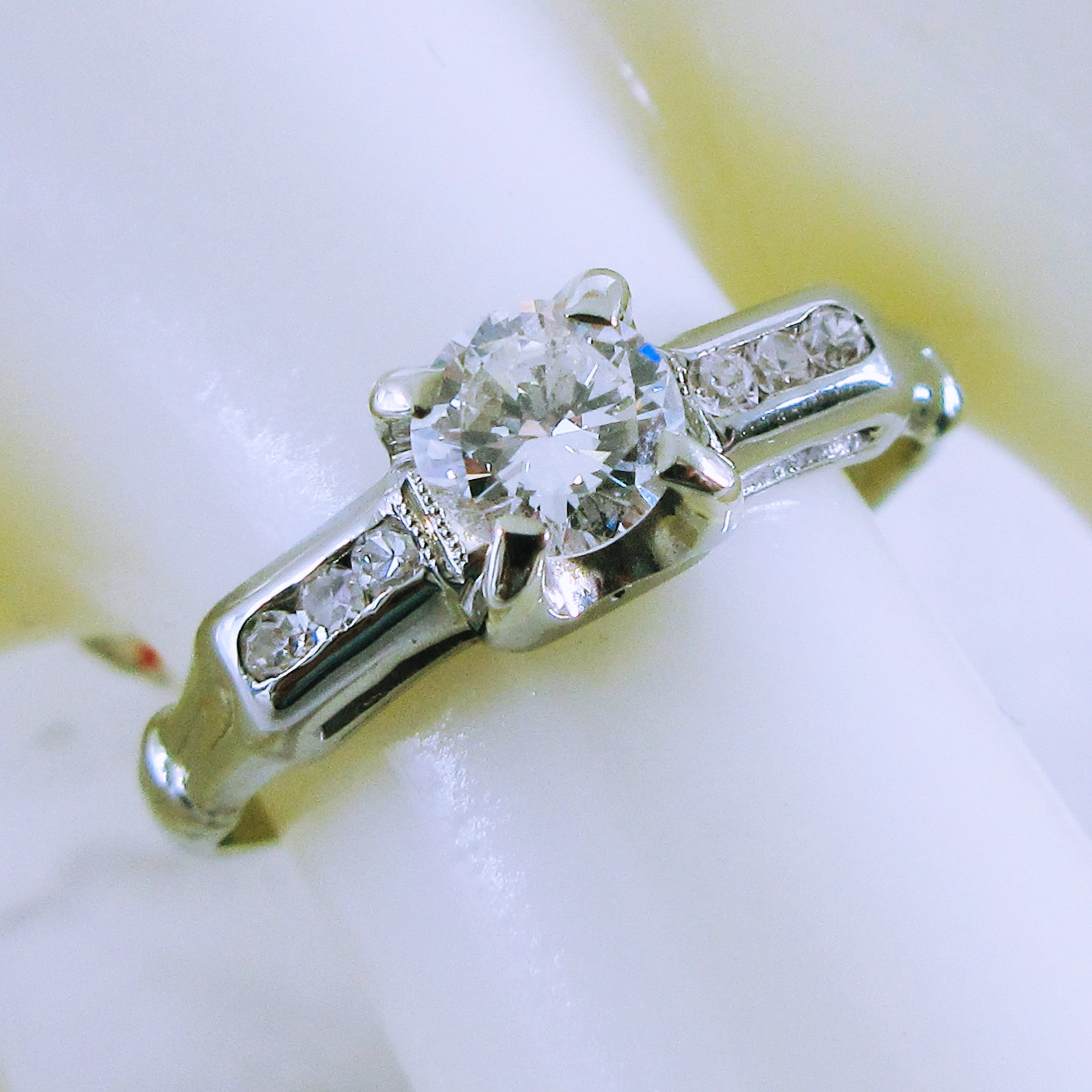 18K White Gold Small Sized Diamond Engagement Ring