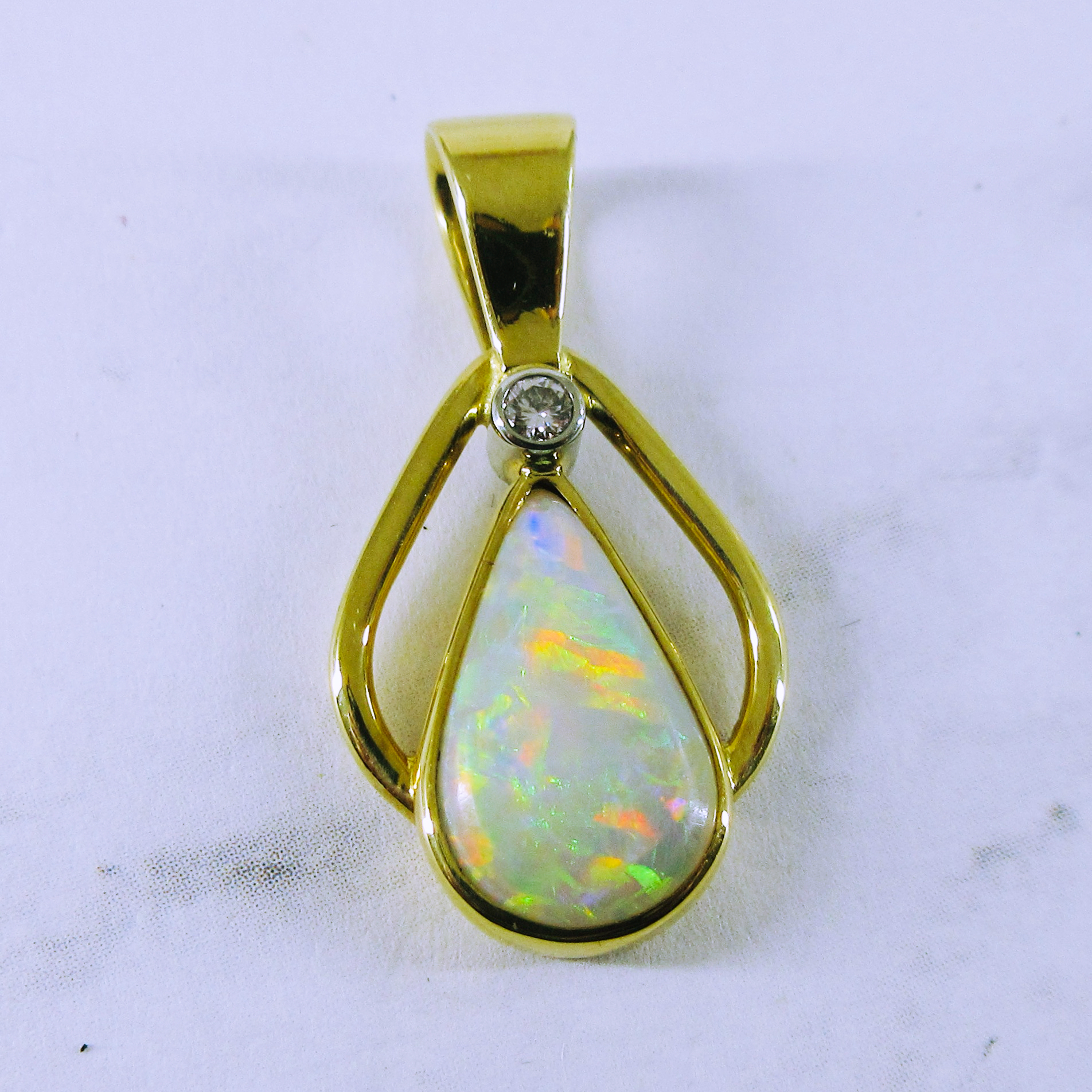 18K Yellow Gold Opal Pendant with Diamond