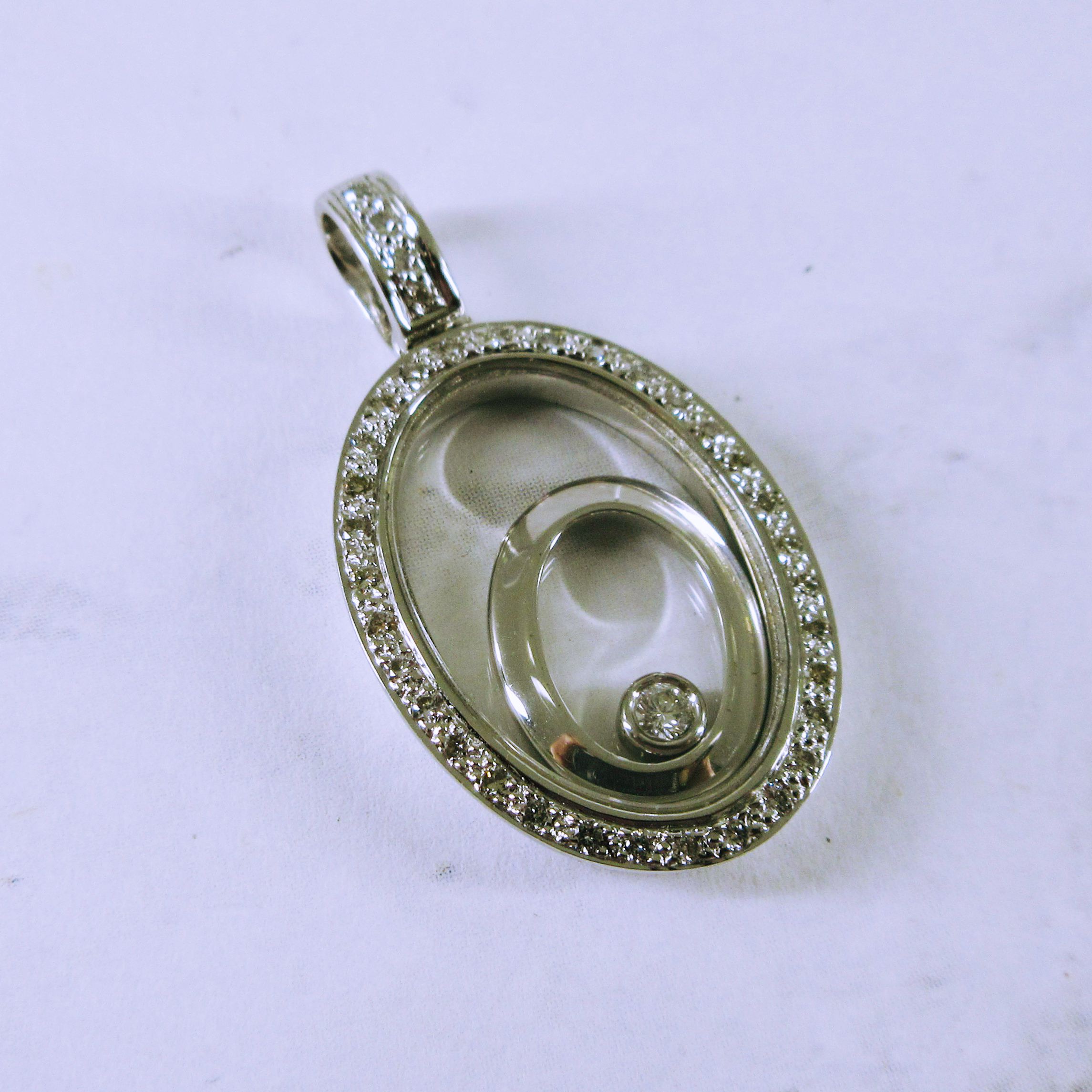 18K White Gold Diamond Pendant