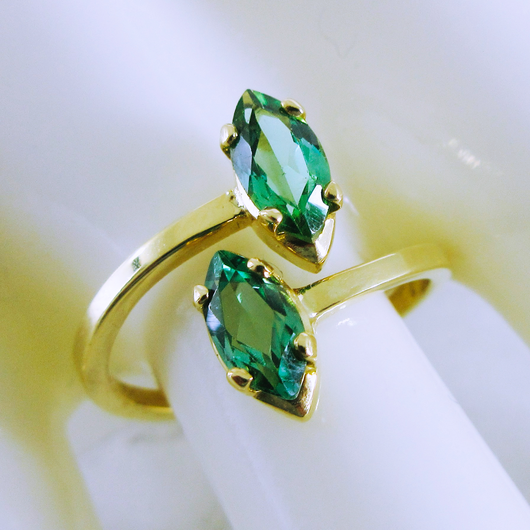 18K Yellow Gold Green Gemstone Ring