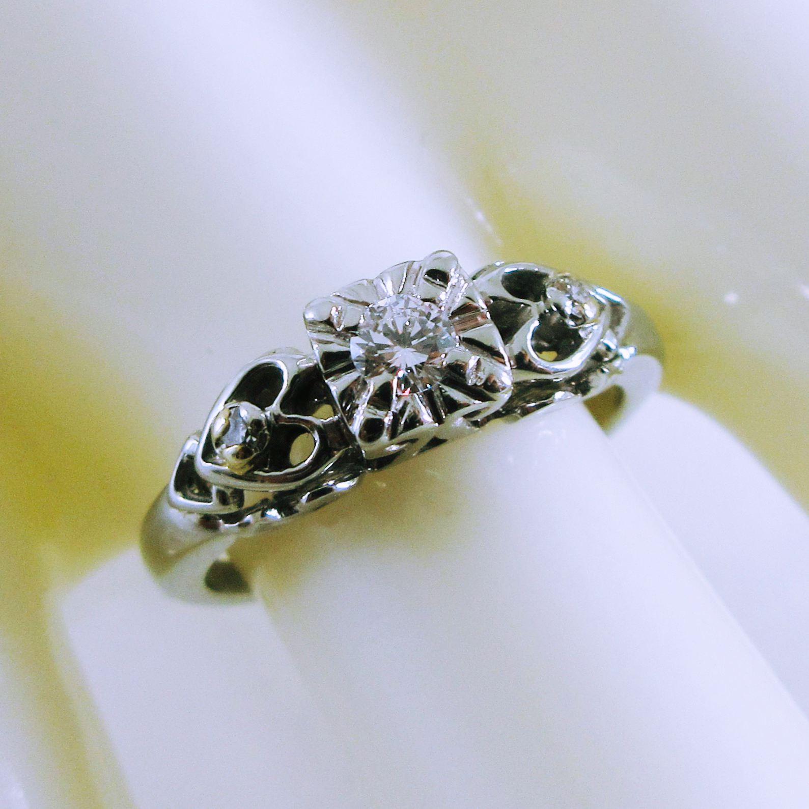 18K White Gold Diamond Engagement Ring