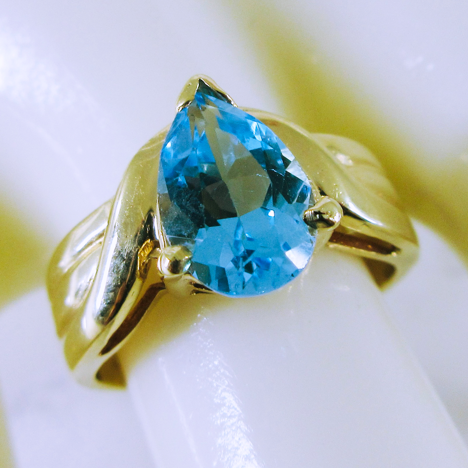 10K Yellow Gold Blue Topaz Ring
