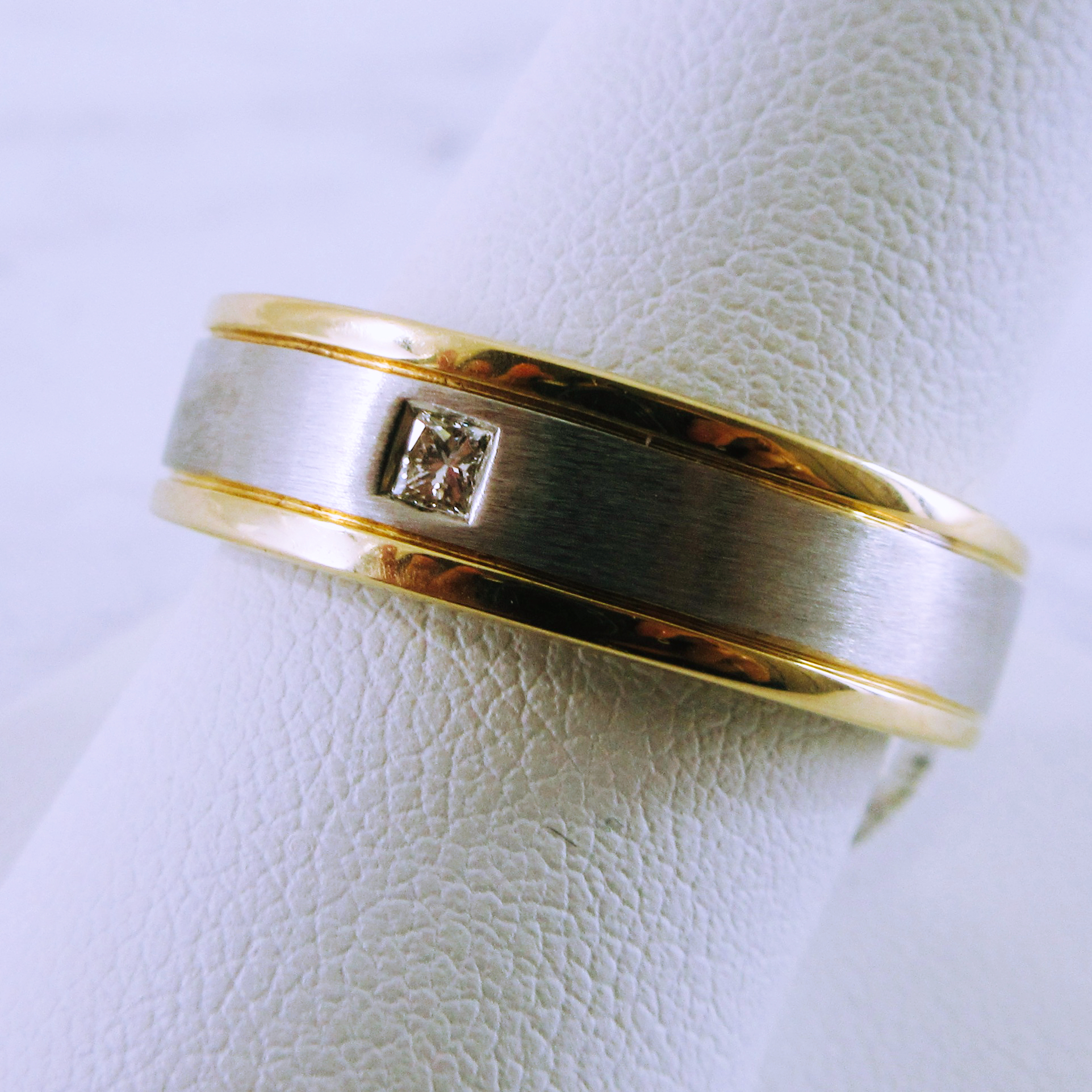 10K Yellow Gold and White Gold Wedding Band with Diamond