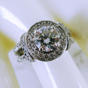 19K White Gold Diamond Engagement Ring