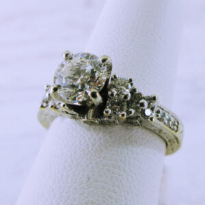 18K White Gold Diamond Engagement Ring