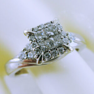 10K White Gold Diamond Ring