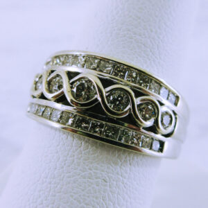 10K White Gold Diamond Ring