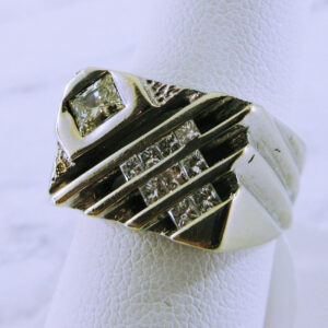 10K White Gold Diamond Ring