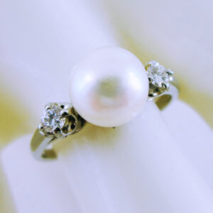 14K White Gold Pearl and Diamond Ring