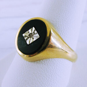9K Yellow Gold Signet Ring with Diamond