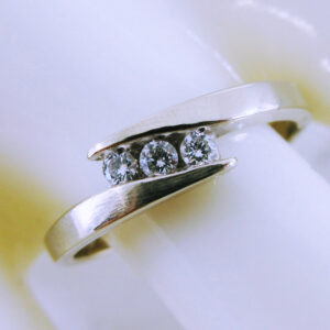 10K White Gold Diamond Wedding Band
