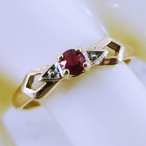 10K Yellow Gold Vintage Ruby Ring