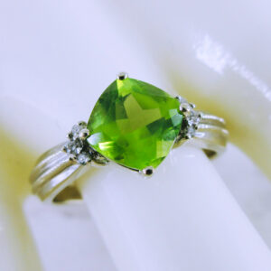 14K White Gold Peridot and Diamond Ring