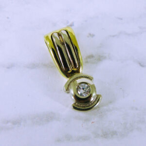 10K Yellow Gold Pendant with Cubic Zirconia