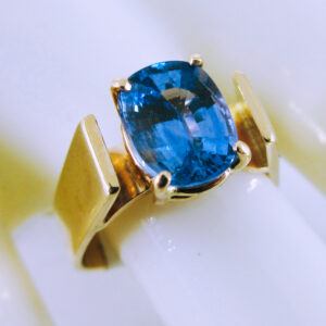 14K Yellow Gold 2.30ct Oval Cut Sapphire Ring